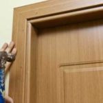 Наличники на двери - установка своими руками